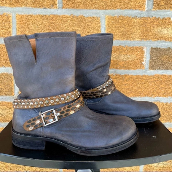 HTC Hollywood Trading Company studded leather biker boots size 39/8.5 - Picture 1 of 16